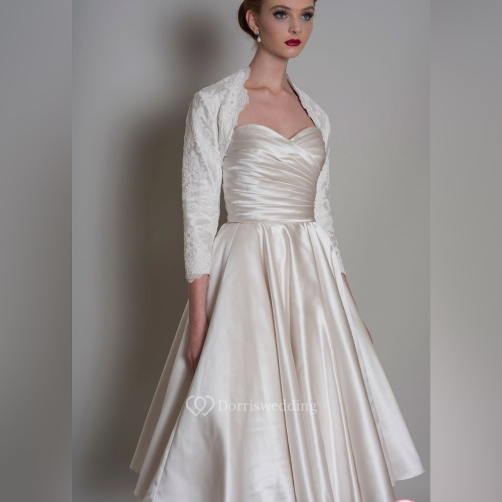 Elegant Ivory Lace Cape/Shrug for Women/Bridal